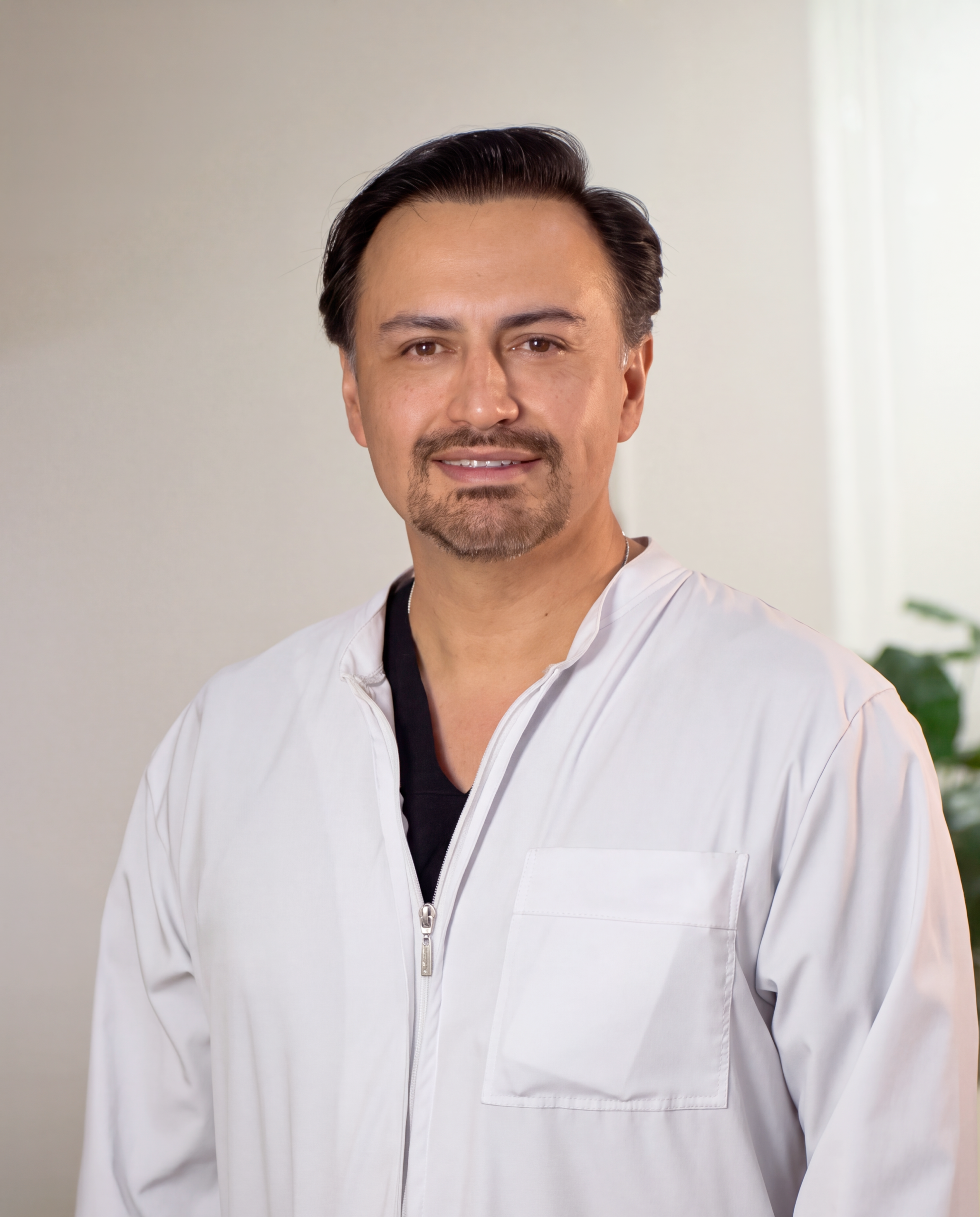 Dr. Franklin Ruales